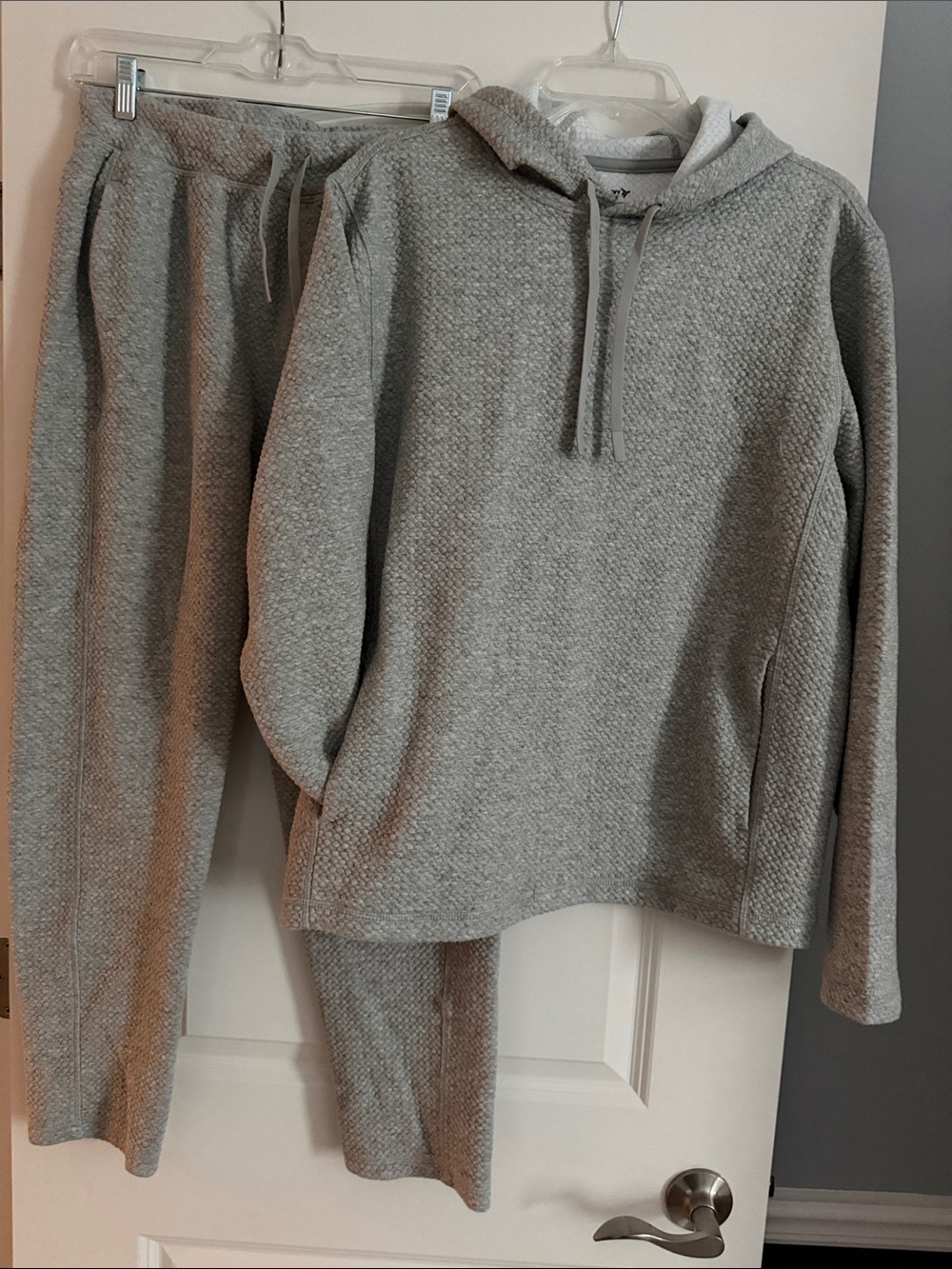 Old Navy Men’s Light Gray Quilted Hoodie & Jogger Set